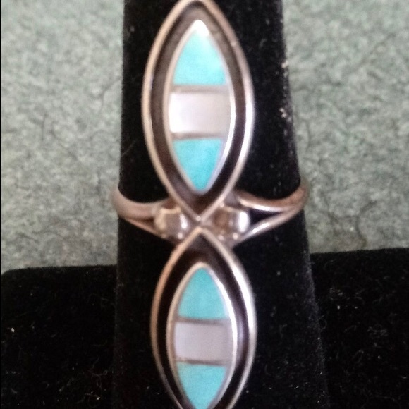 Vintage Native American Turquoise and Mother Of Pearl Ring Face - Picture 3 of 8